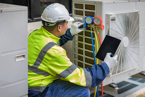 Professional Hvac technician working in Manchester, WA